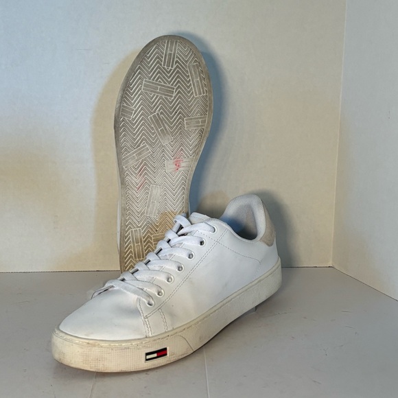 Tommy Hilfiger men’s Shoe in White, in excellent condition. Size 11 - Picture 3 of 3